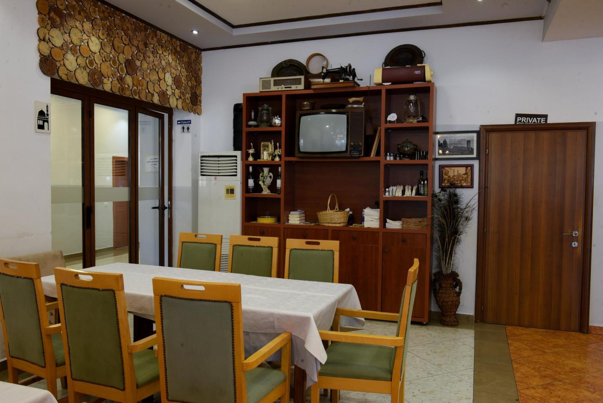 Hotel Restorant Halal Il Tramonto. Vorë Exteriör bild
