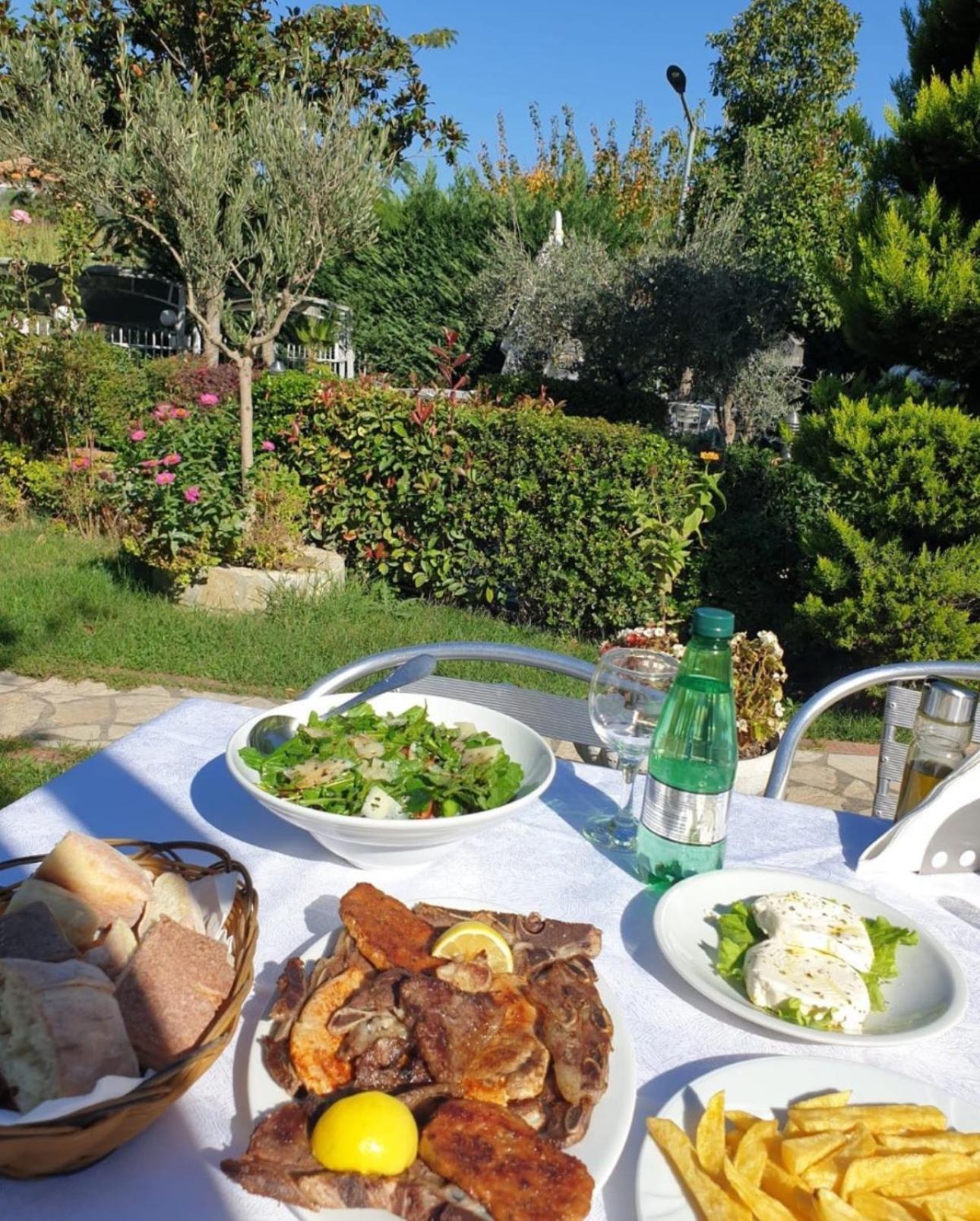 Hotel Restorant Halal Il Tramonto. Vorë Exteriör bild