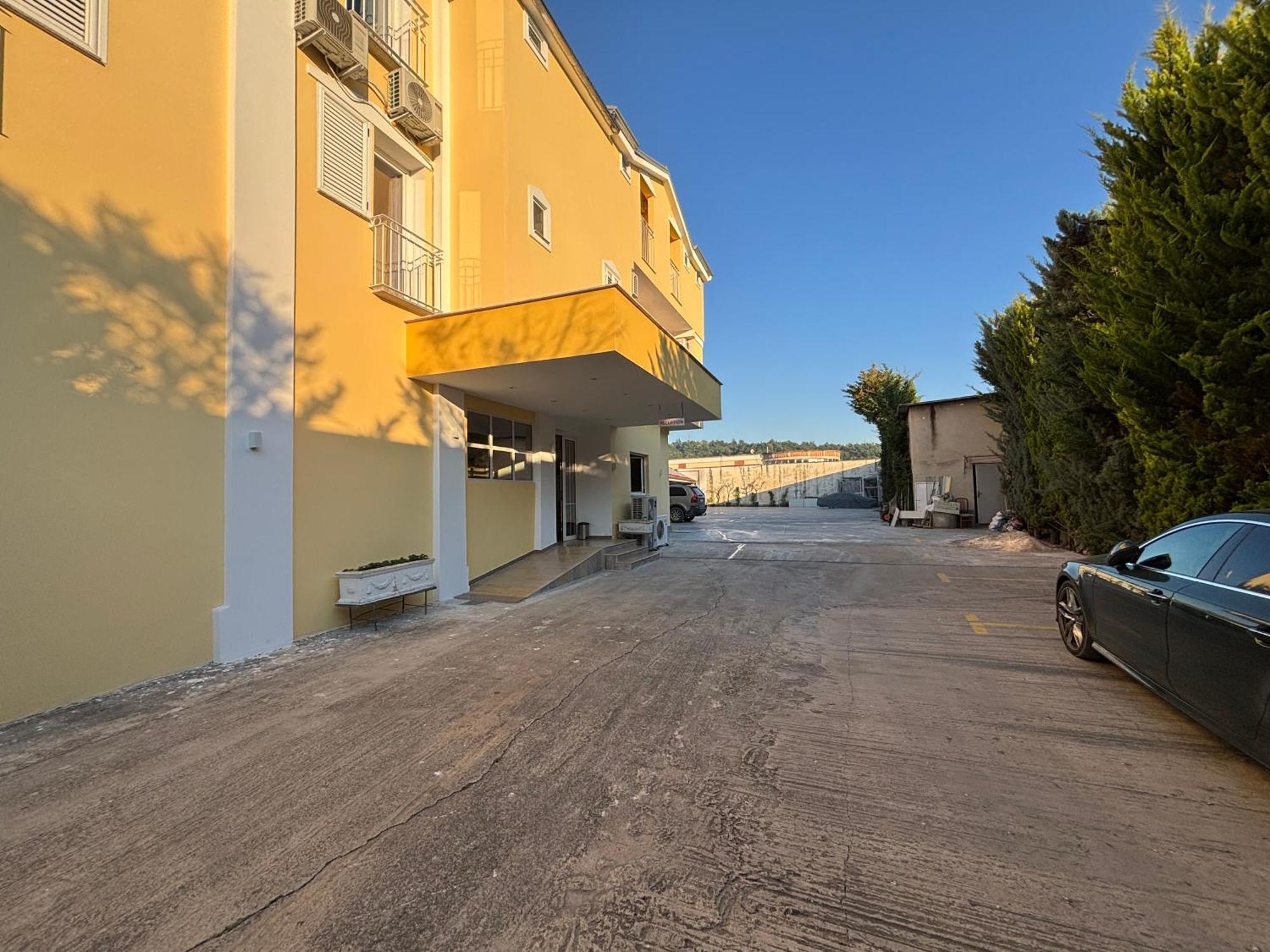 Hotel Restorant Halal Il Tramonto. Vorë Exteriör bild